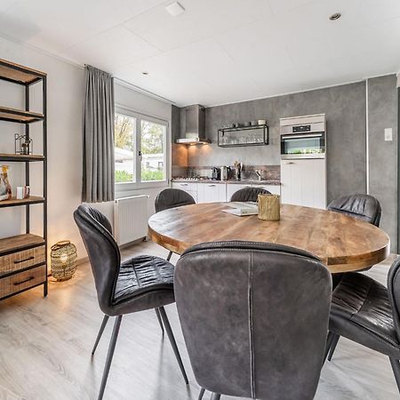 Charming Holiday Home In Kaatsheuvel Near Efteling Exterior foto